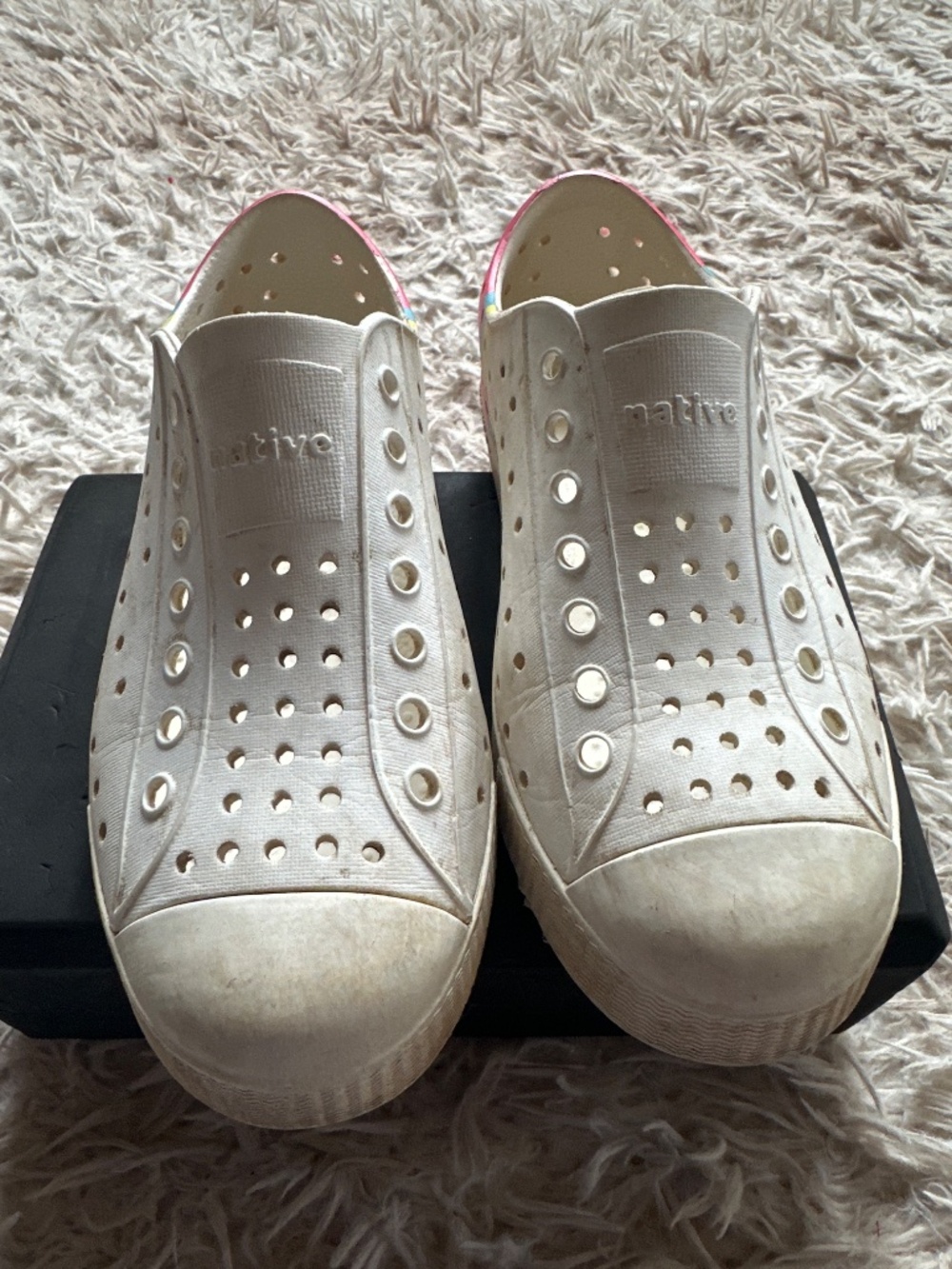 Native Kids Girls Jefferson Shoes Size 1 J1 Pink and White - Picture 3 of 5